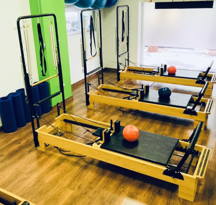 PILATES REFORMER - MÁQUINA - 1 clase semanal 50€/mes - 2 clases semanales 80€/mes - 3 clases semanales 110€/mes - Posibilidad de clases privadas y grupos cerrados