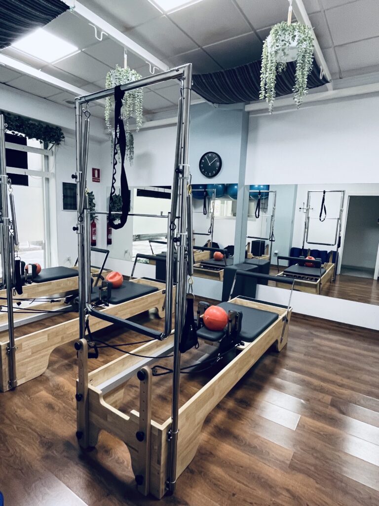  FISIO REINO: PILATES REFORMER - MÁQUINA - 1 clase semanal 60€/mes - 2 clases semanales 90€/mes - 3 clases semanales 125€/mes - Clase privada de iniciación 30€